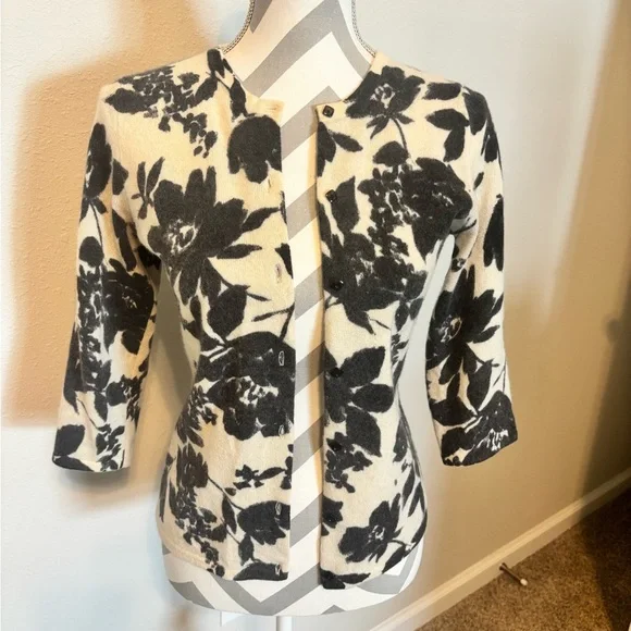 Womens Elana Solano Lambswool Floral Cardigan Sweater Women’s Size SP - Picture 2 of 3